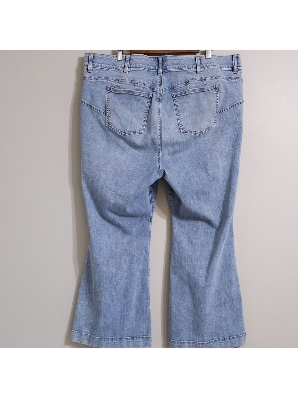 Torrid Bombshell High-Rise Flare Jean in Valencia Size 24 SHORT - Picture 6 of 6